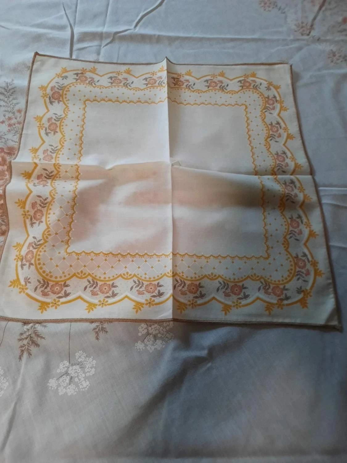 🥀Nappe ronde et ses 10 serviettes. – photo 6
